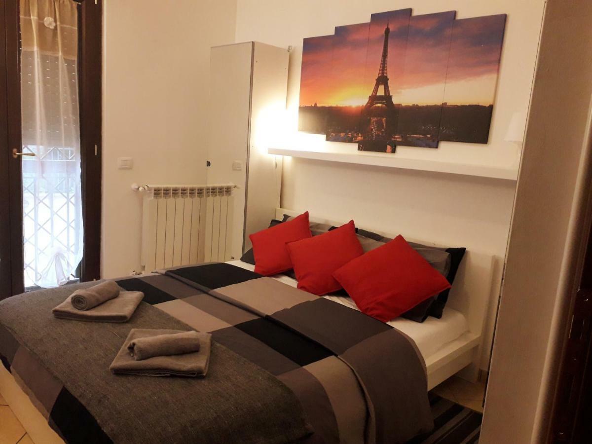 Hillary E Vale Room Rome Exterior photo