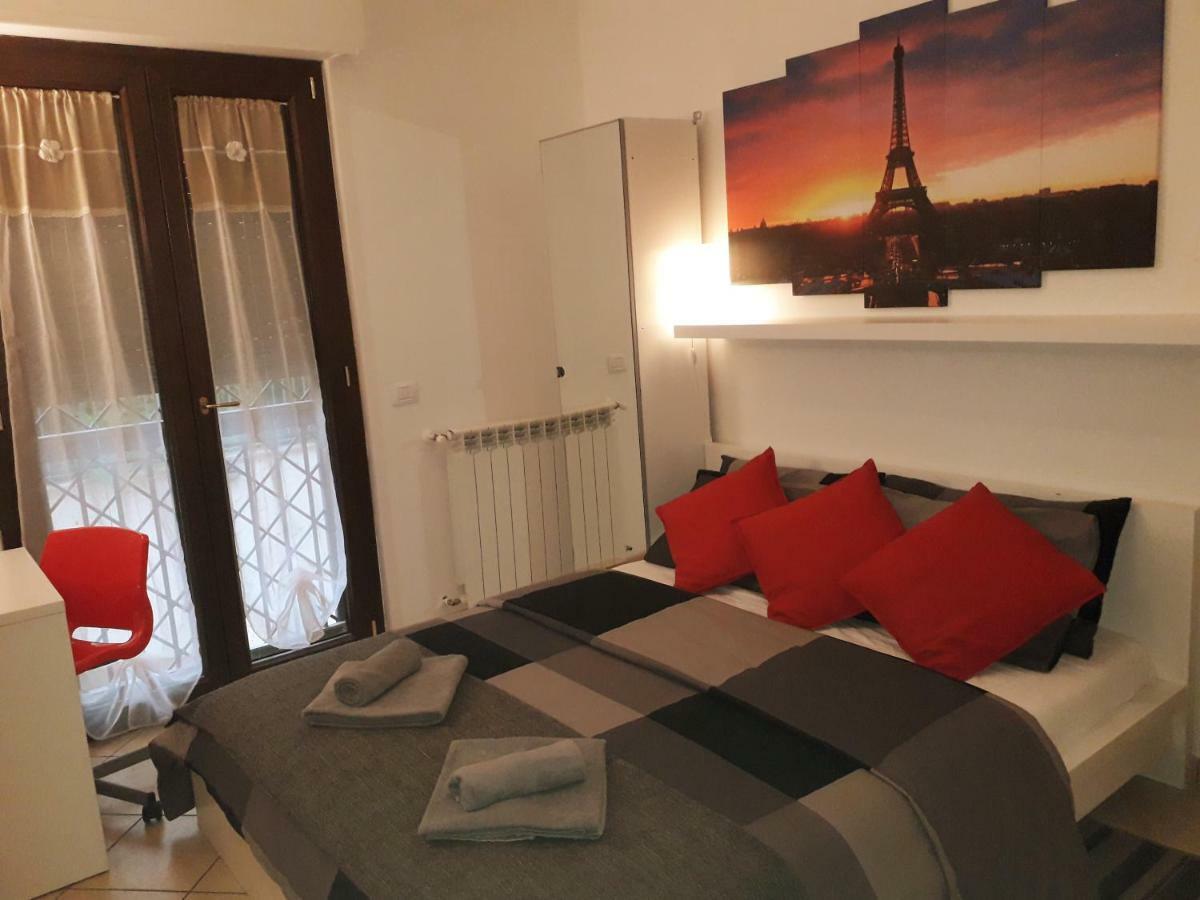 Hillary E Vale Room Rome Exterior photo