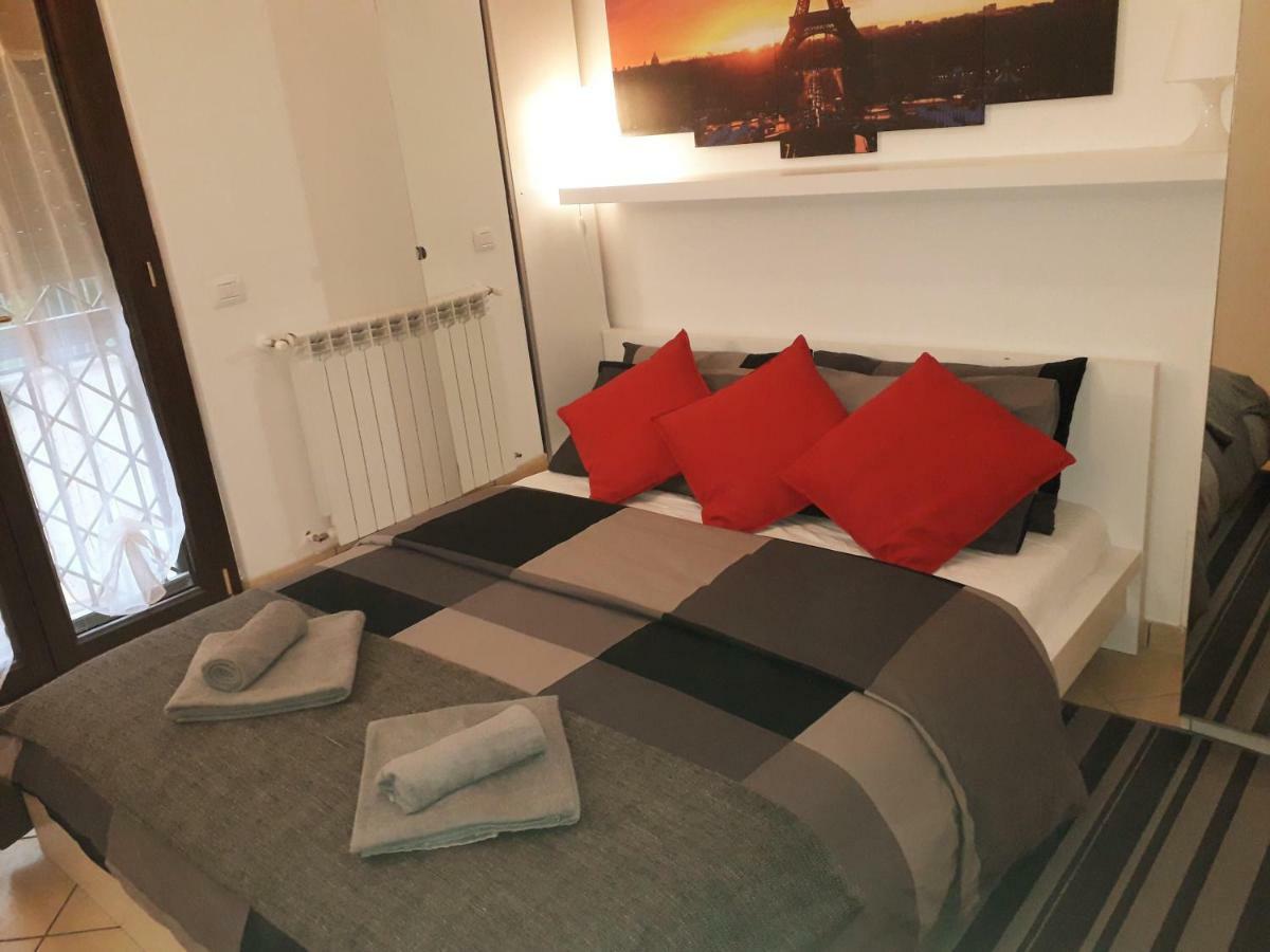 Hillary E Vale Room Rome Exterior photo
